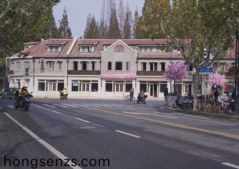 內(nèi)山紀唸書跼